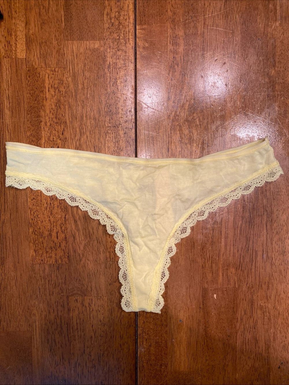 Rare Vintage VS Thong Cotton/Lace W/Tiny Bow On Back. Yellow Size Medium NWT